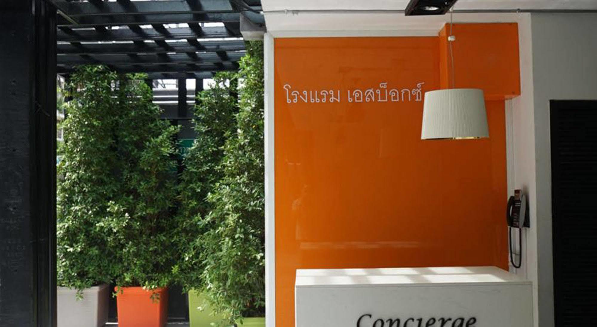 S Box Sukhumvit Hotel - Sha Extra Plus Bangkok Bagian luar foto